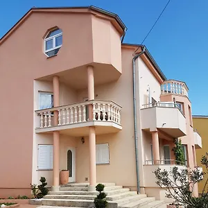 apartments-suzana-novi-vinodolski.primorje-gorskikotar.com/
