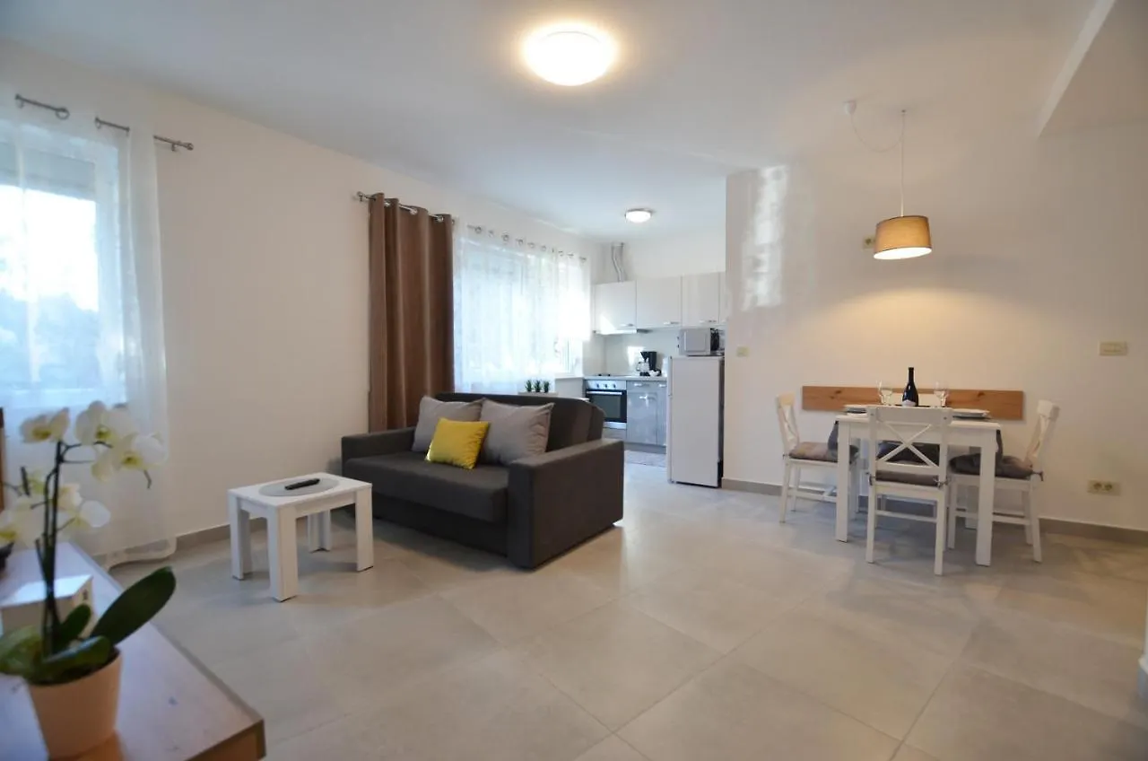 Apartment Irene روفينج