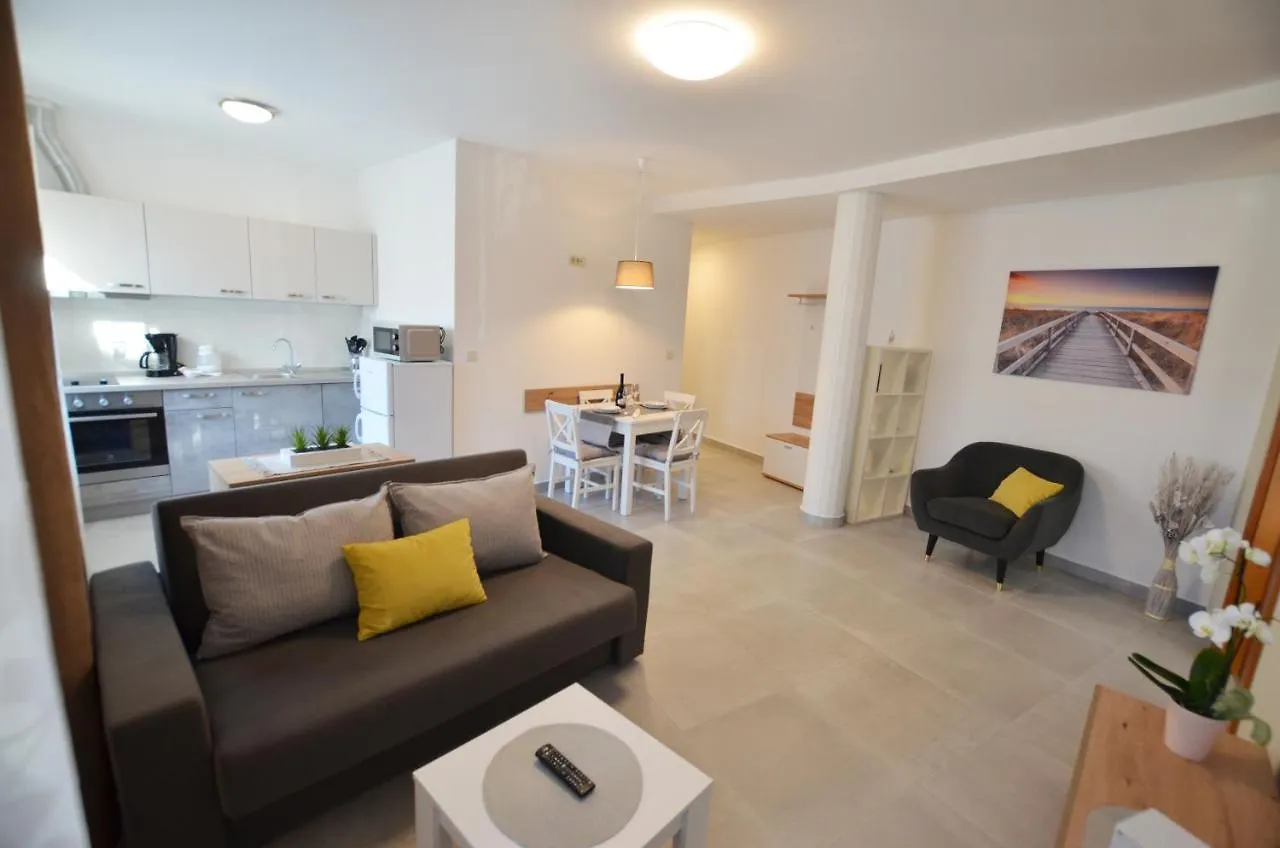 Apartment Irene روفينج 0*,